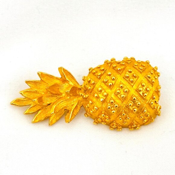 Gold Tone Textured Pineapple Brooch - Picture 5 of 6